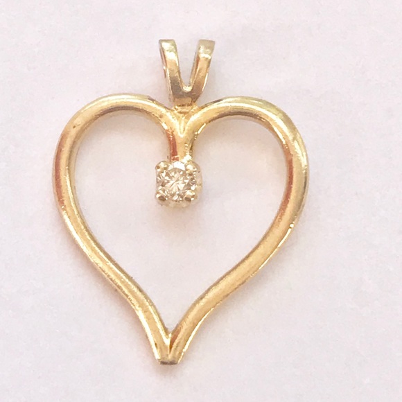 Jewelry - NWT 14k YG .05 ctw diamond in heart pendant
